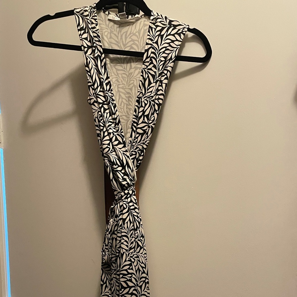 Diane Von Furstenberg size 6 black wrap dress